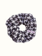Squared Scarf Eyes With a Twist